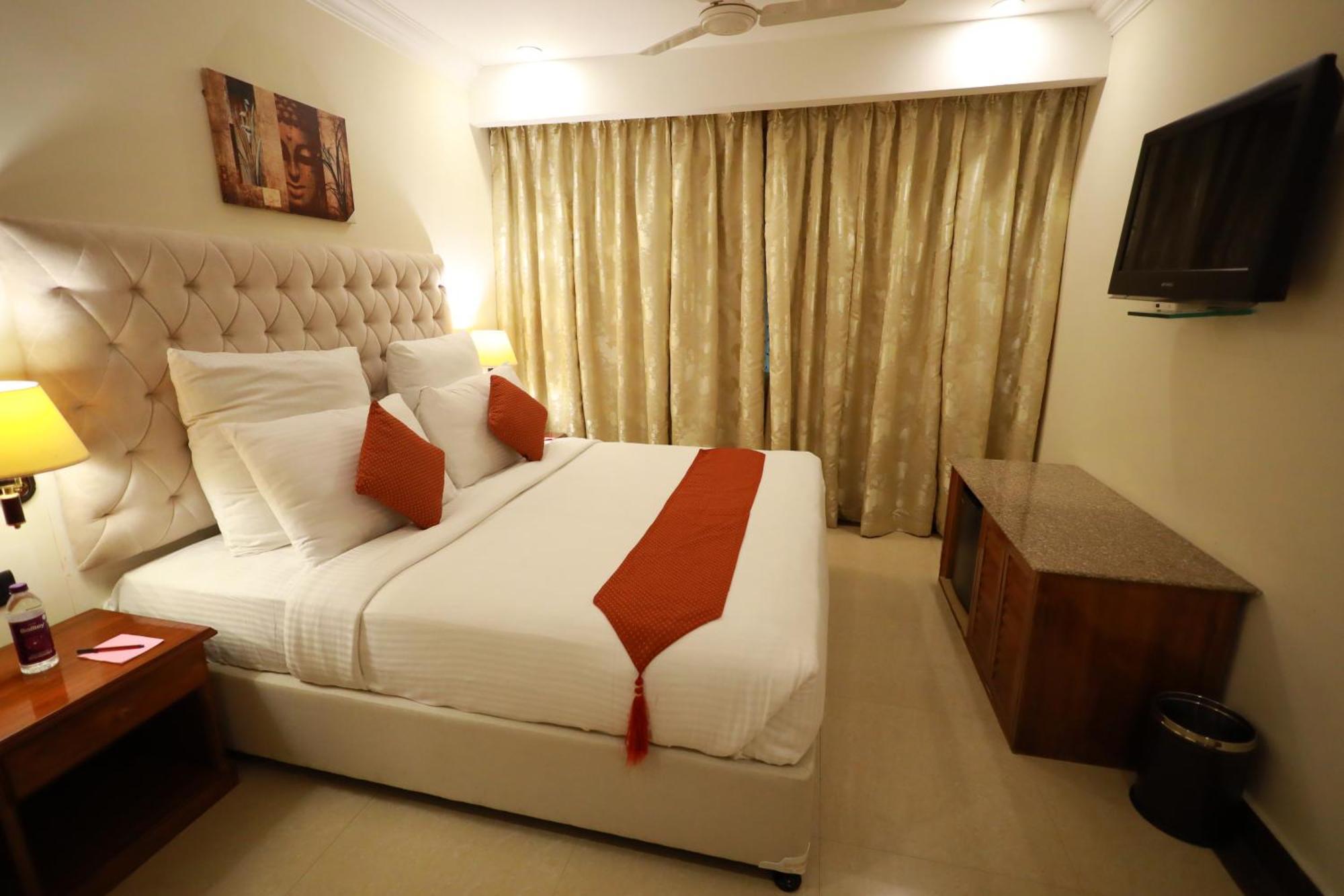 โรงแรมสัจ ลูเซีย Thiruvananthapuram ภายนอก รูปภาพ