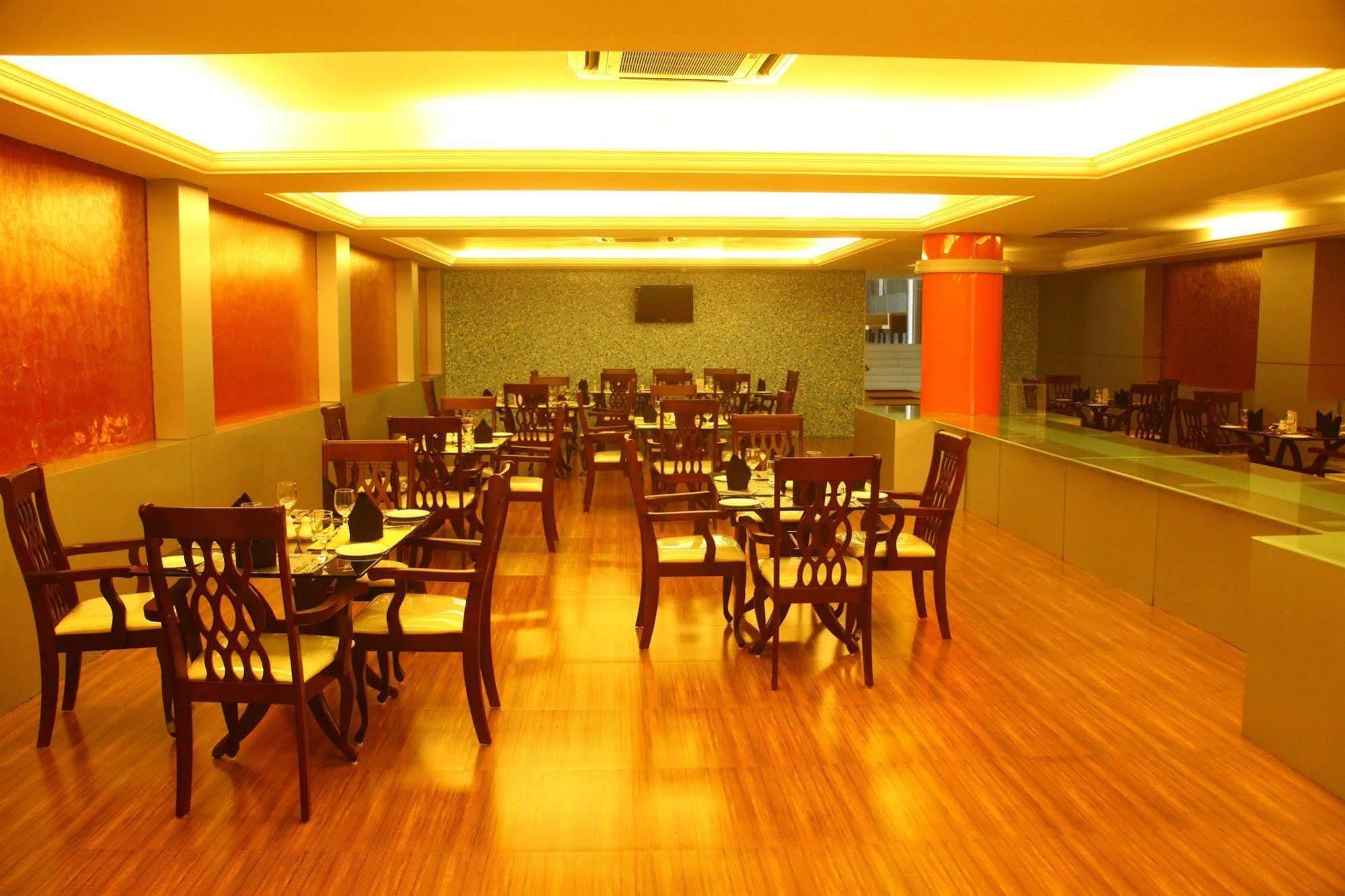โรงแรมสัจ ลูเซีย Thiruvananthapuram ภายนอก รูปภาพ